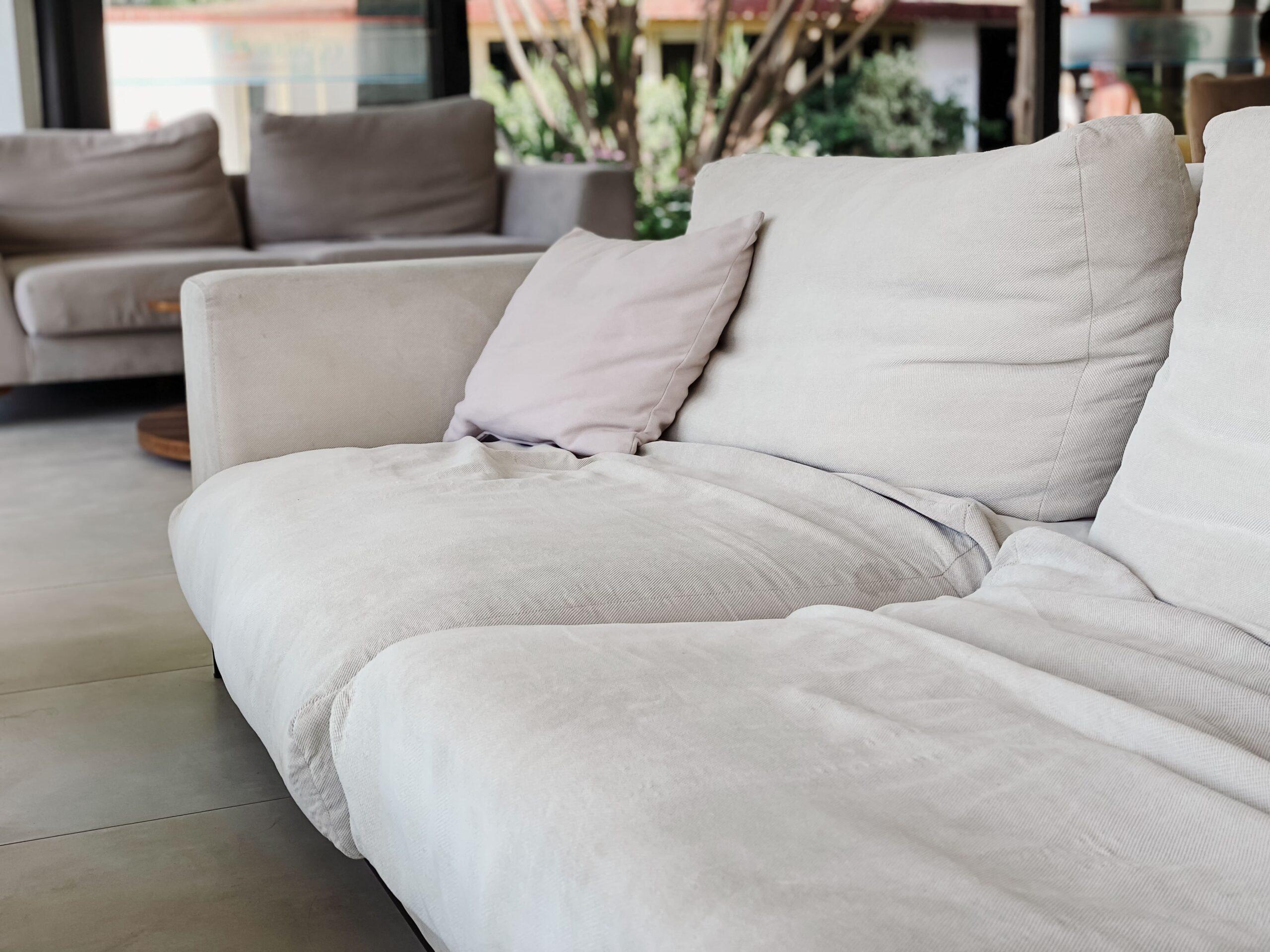 como-limpar-o-sofa-de-pano